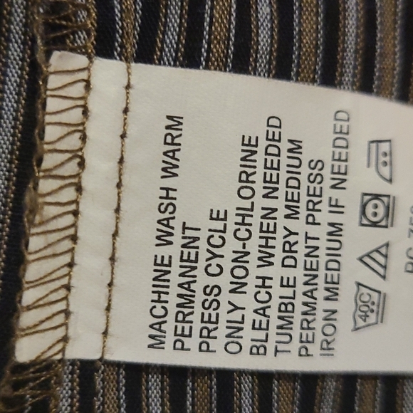 3/$20 Van Heusen Black/Gold Stripes Button Down Shirt - Picture 5 of 6